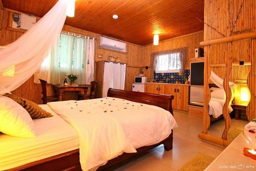 Hotel ביקתפוז וקלמנטינה- מתחם בקתות וסוויטות עם ג'קוזי פרטי ובריכה משותפת Liman Exteriér fotografie