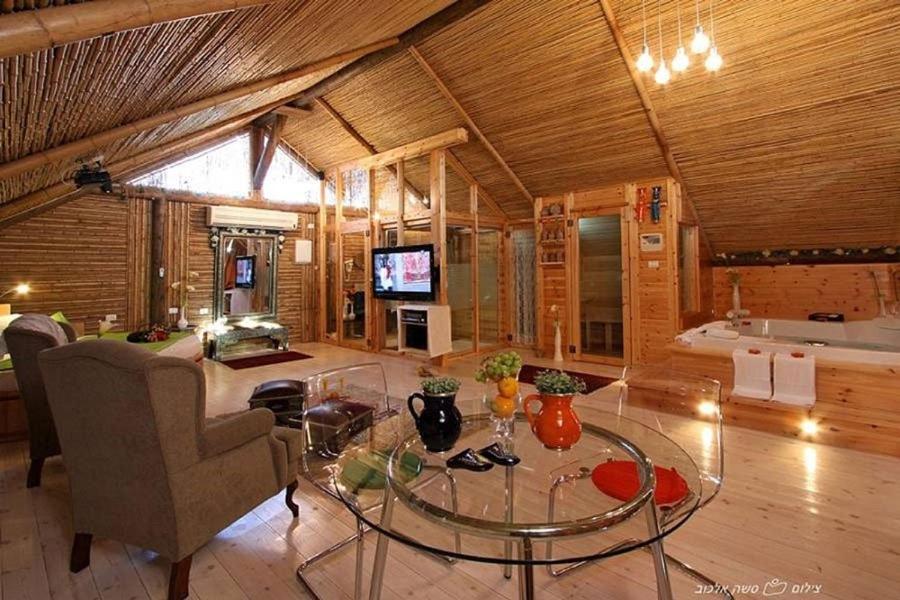 Hotel ביקתפוז וקלמנטינה- מתחם בקתות וסוויטות עם ג'קוזי פרטי ובריכה משותפת Liman Exteriér fotografie