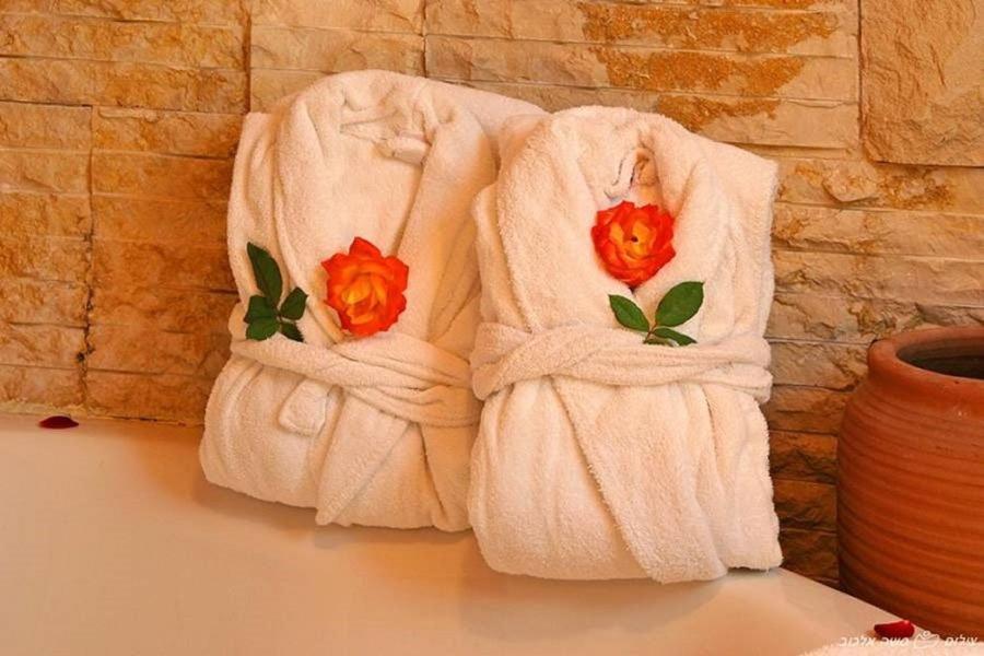 Hotel ביקתפוז וקלמנטינה- מתחם בקתות וסוויטות עם ג'קוזי פרטי ובריכה משותפת Liman Pokoj fotografie