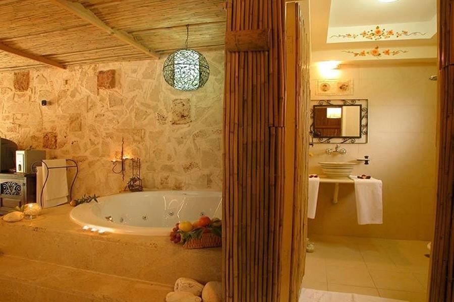Hotel ביקתפוז וקלמנטינה- מתחם בקתות וסוויטות עם ג'קוזי פרטי ובריכה משותפת Liman Pokoj fotografie
